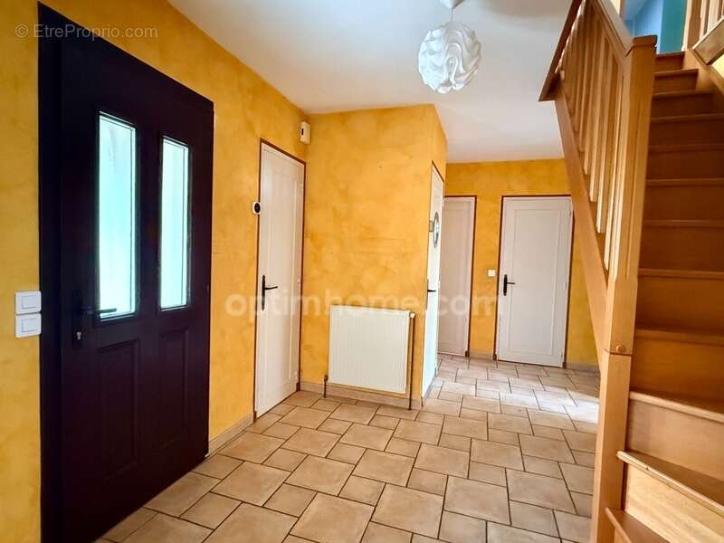 Maison à OZOUER-LE-VOULGIS