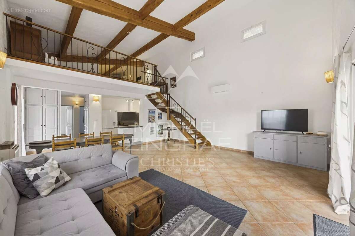 Maison à MANDELIEU-LA-NAPOULE