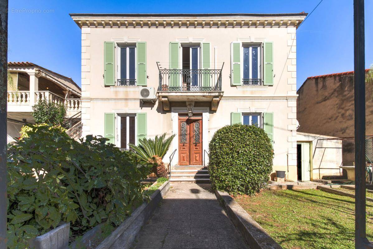 Maison à SAINT-LAURENT-DU-VAR