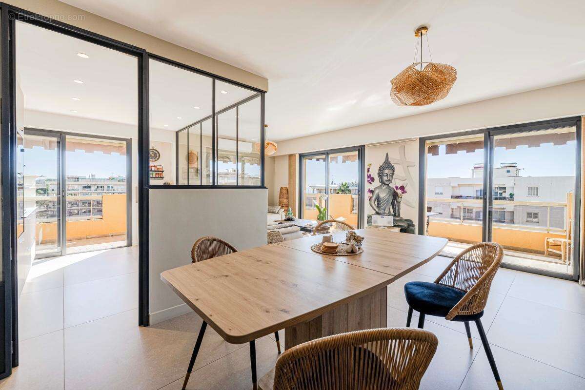 Appartement à SAINT-LAURENT-DU-VAR