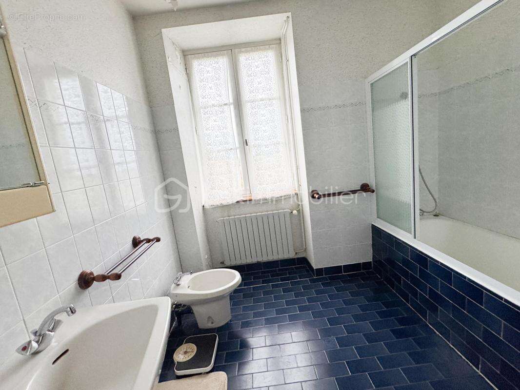 Maison à SAINT-PIERRE-LA-COUR