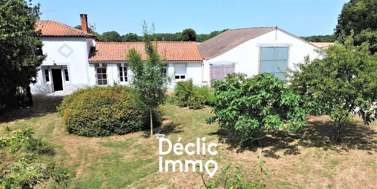 Maison à NIEUL-LE-DOLENT