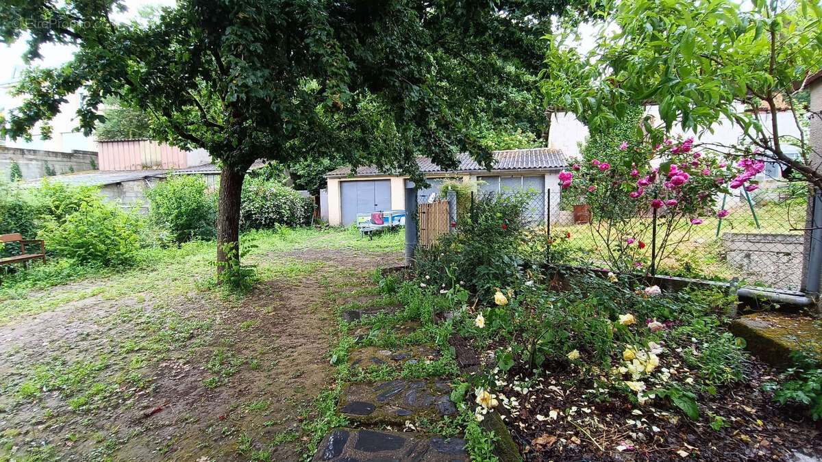 Appartement à BARAQUEVILLE