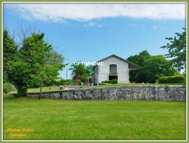 Maison à AUBETERRE-SUR-DRONNE