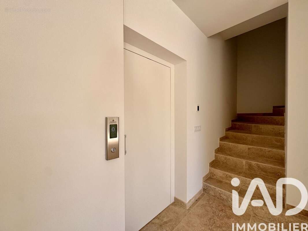Maison 250 m² à Plan-De-La-Tour  - photo 9