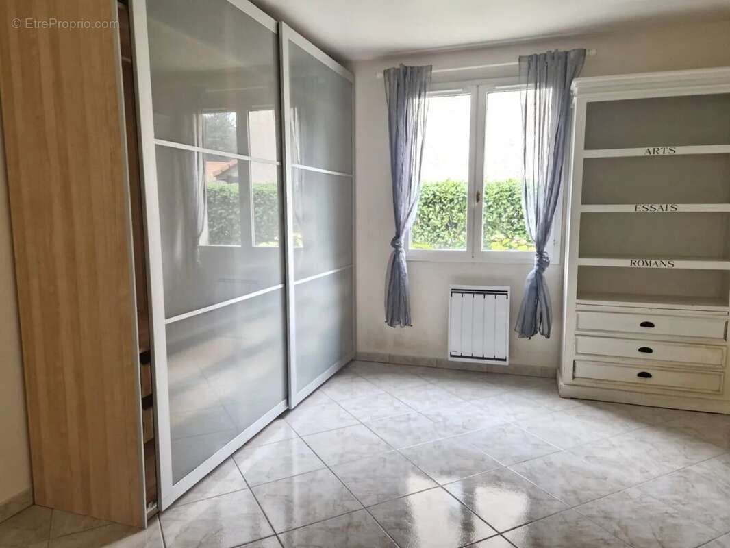 Maison à VOISINS-LE-BRETONNEUX