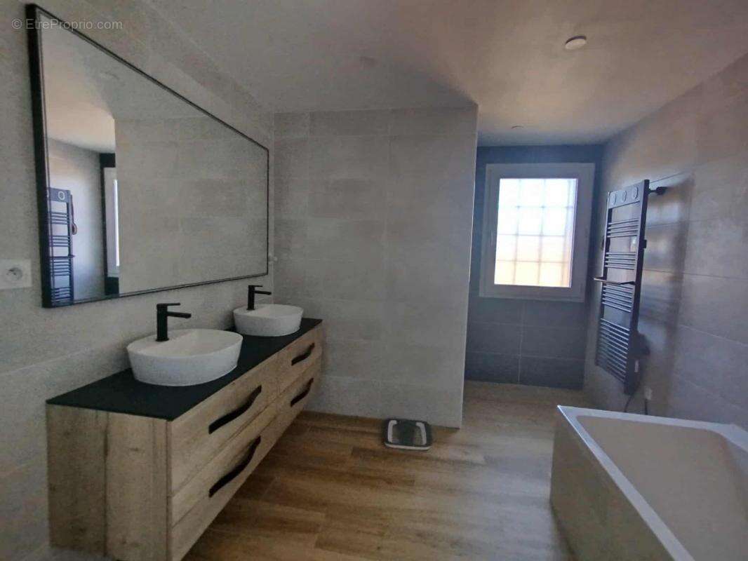 Maison à NEGREPELISSE