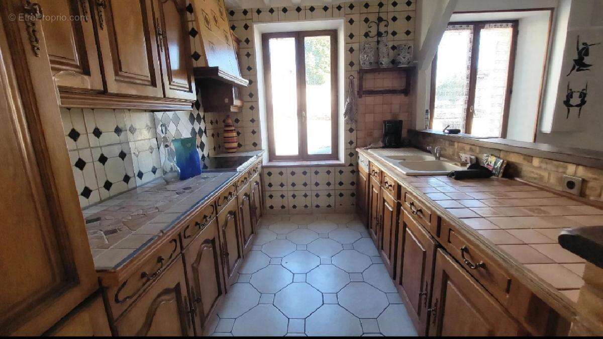 Maison 144 m² à Pont-Sur-Yonne  - photo 3