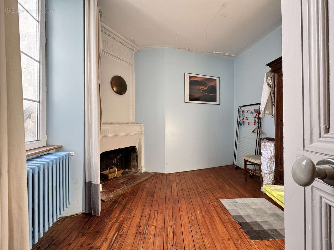 Maison à BARBEZIEUX-SAINT-HILAIRE