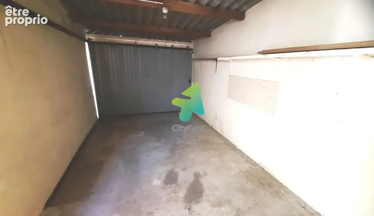 SECTEUR LES HALLES Appartement T3, Cour, Garage - photo 9