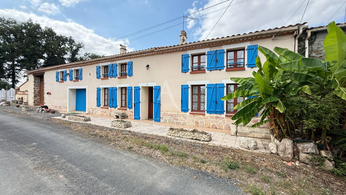 Maison à BOURNEZEAU