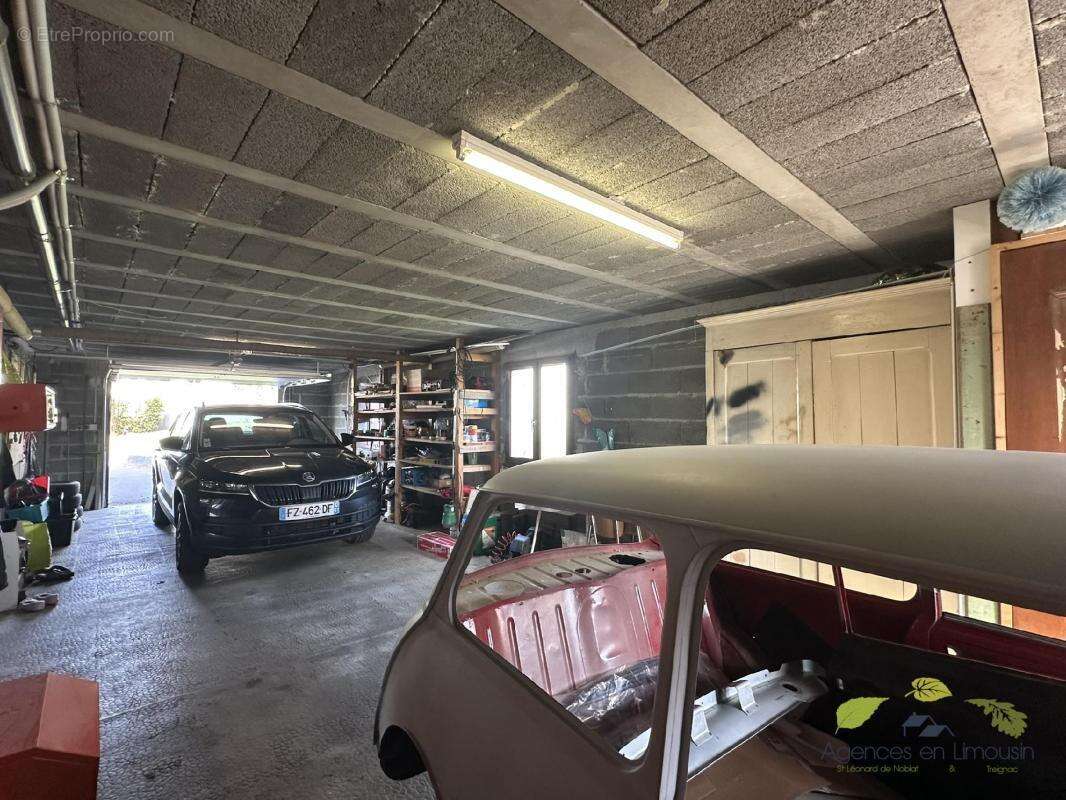 Maison à SAINT-LEONARD-DE-NOBLAT