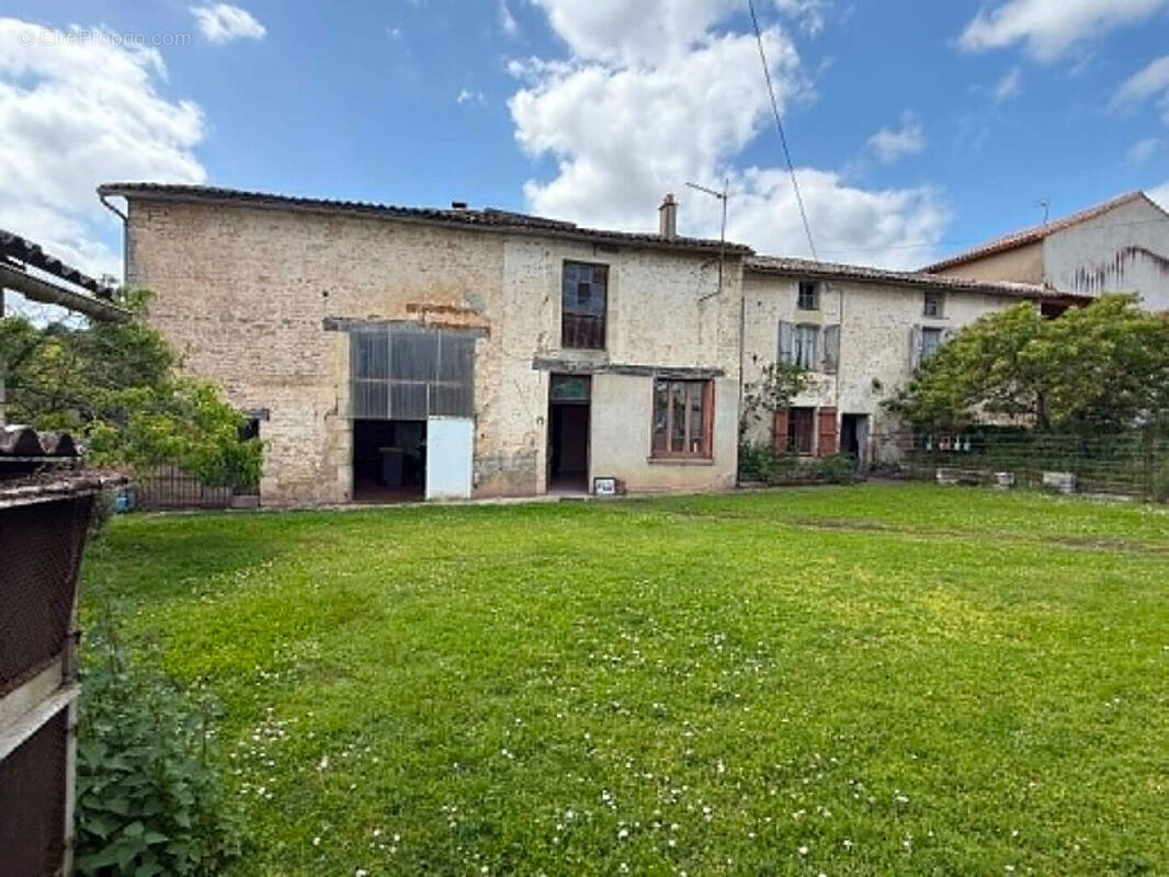 Maison à PAMPROUX