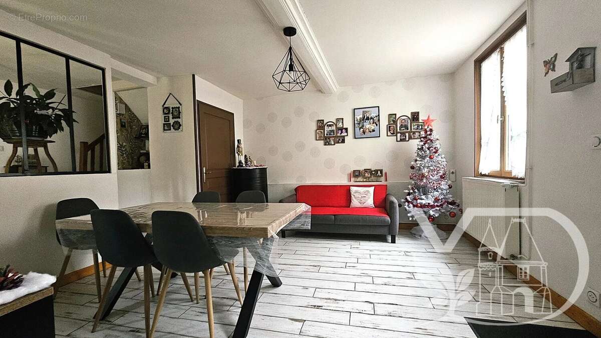 Appartement à BRESLES