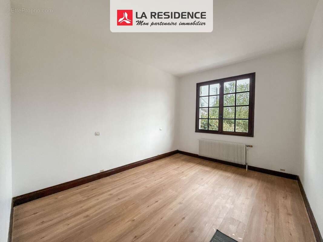 Maison 123 m² à Le Mesnil-Saint-Denis  - photo 5