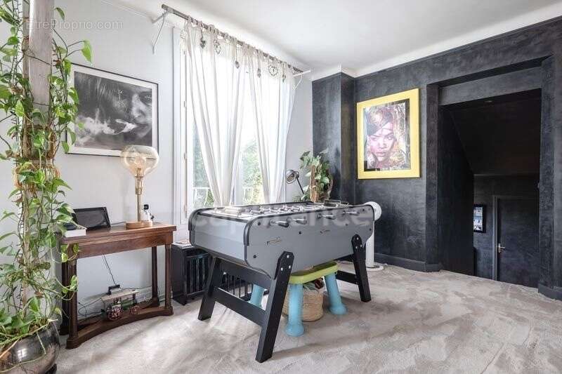 Maison à LES CLAYES-SOUS-BOIS