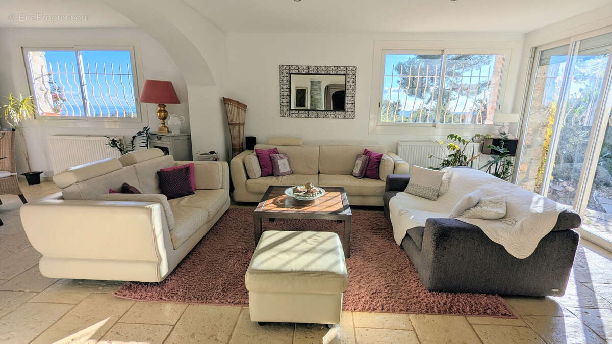 Maison à TOURRETTES-SUR-LOUP