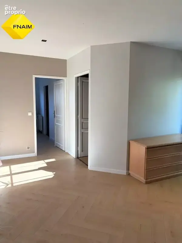 Maison 238m2 - 5 chambres - Piscine - Terrain 1000m2 - photo 11