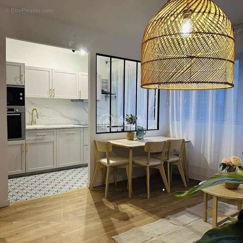Appartement à LA GARENNE-COLOMBES