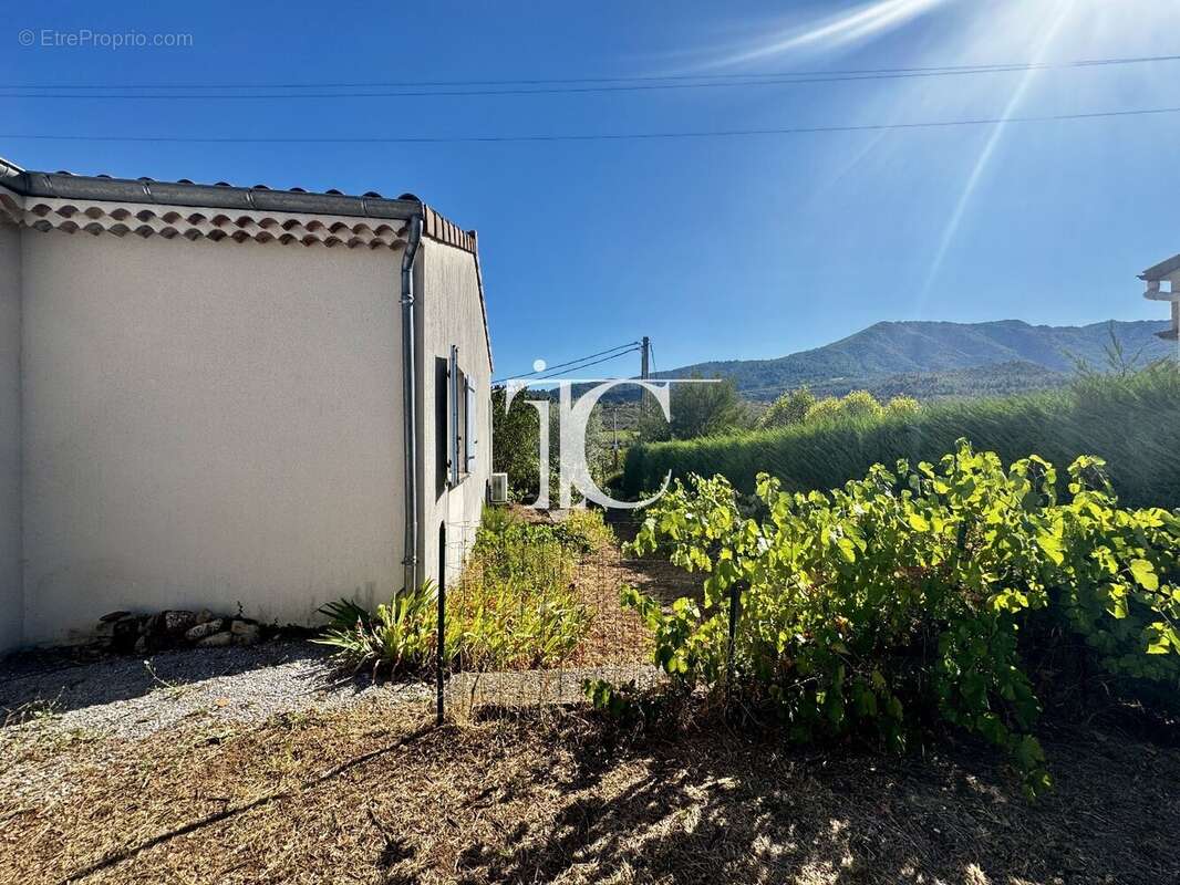 Villa centre ville les vans 125m² 4chambres 979 m² de terrain avec piscine - photo 15