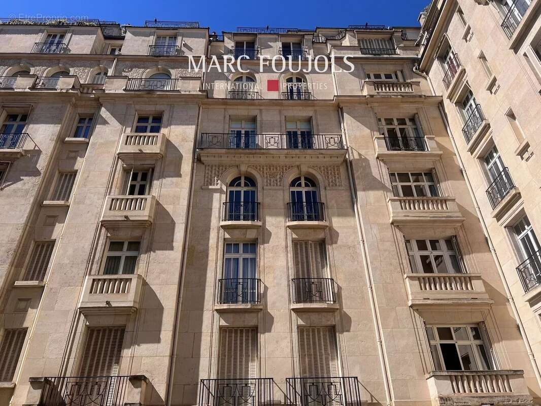 Appartement à NEUILLY-SUR-SEINE
