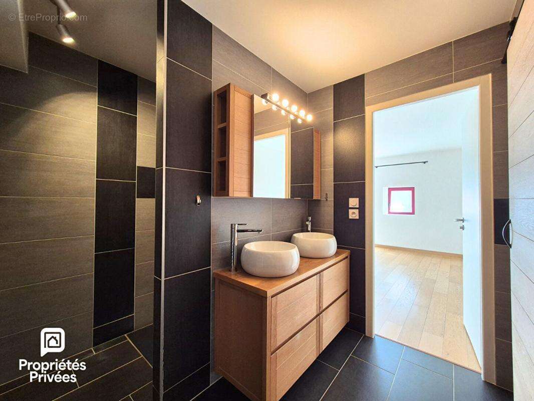 Maison avec dépendance piscine & jardin - Chevrier 74520 - photo 7