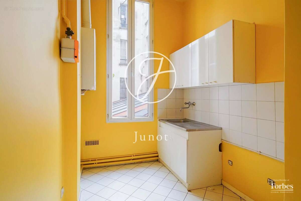 Paris 11e - AMELOT- SAINT SEBASTIEN FROISSART - Appartement à  vendre - 3 pièces - 110m² Carrez - 1 chambre. - photo 7