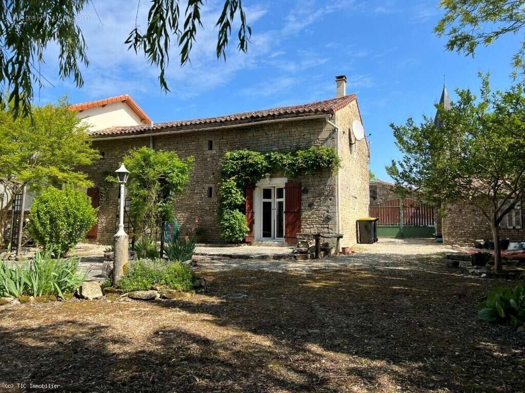 Maison à VILLEFAGNAN