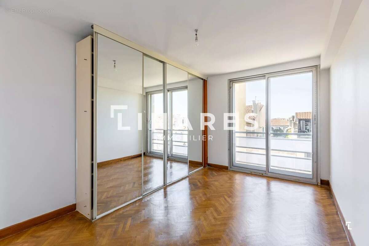 LE PANORAMA - Appartement T4 de 110m2 - 13006 Marseille - photo 15