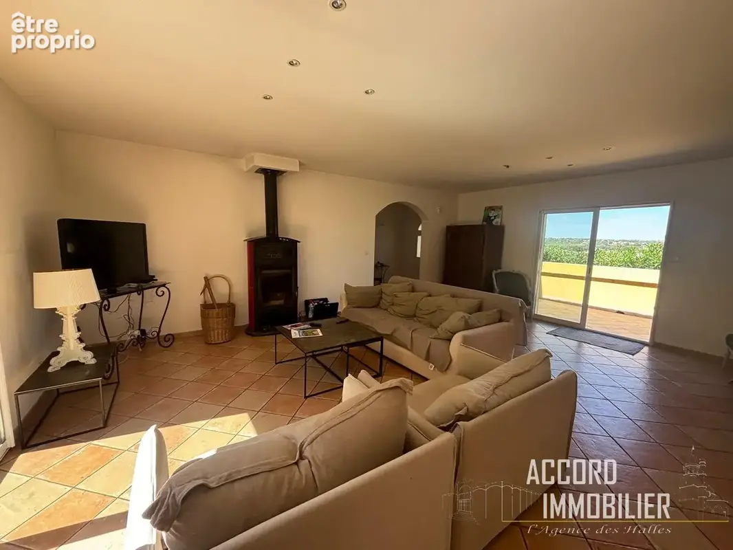 Superbe Maison T9 d'une superficie habitable de 286 m2 avec dépendances, piscine sur 1494 m2 de terrain - photo 4