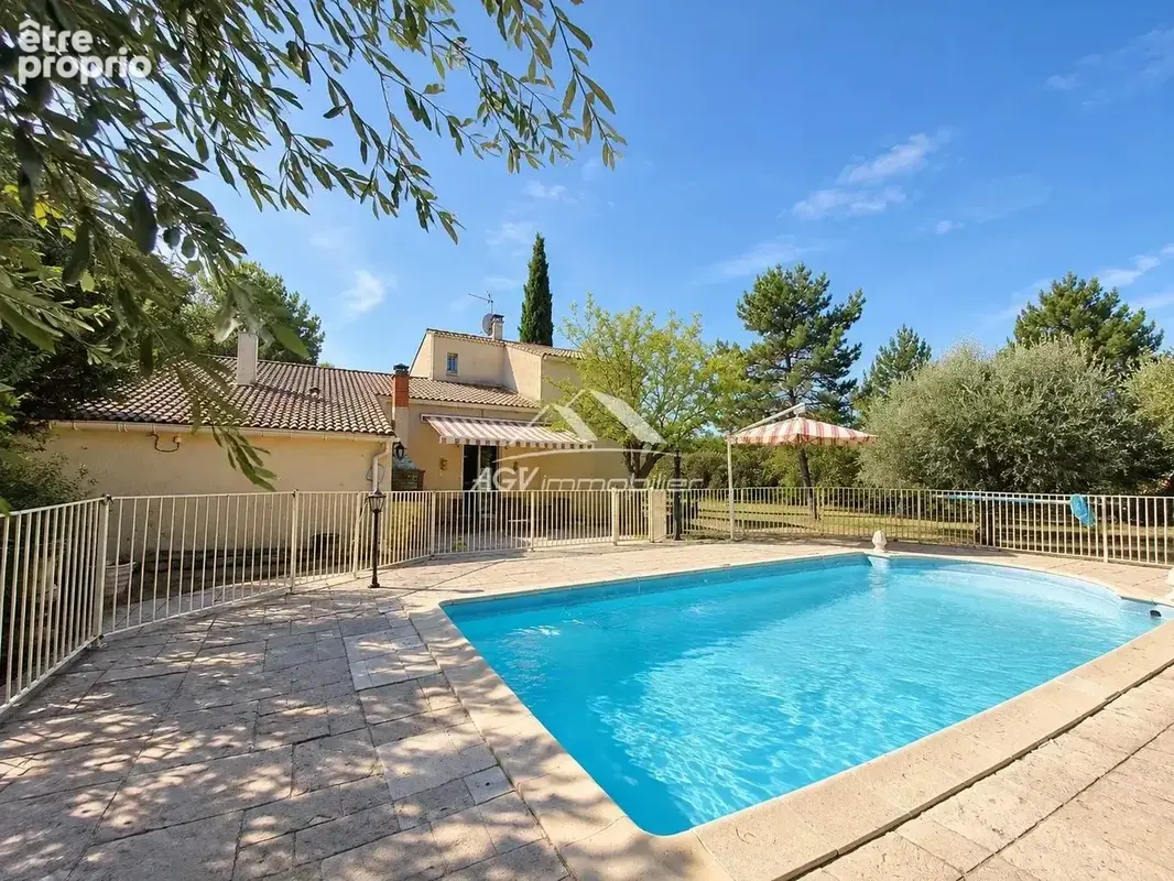 Maison trois chambres, avec piscine et 3884 m² de terrain - photo 2