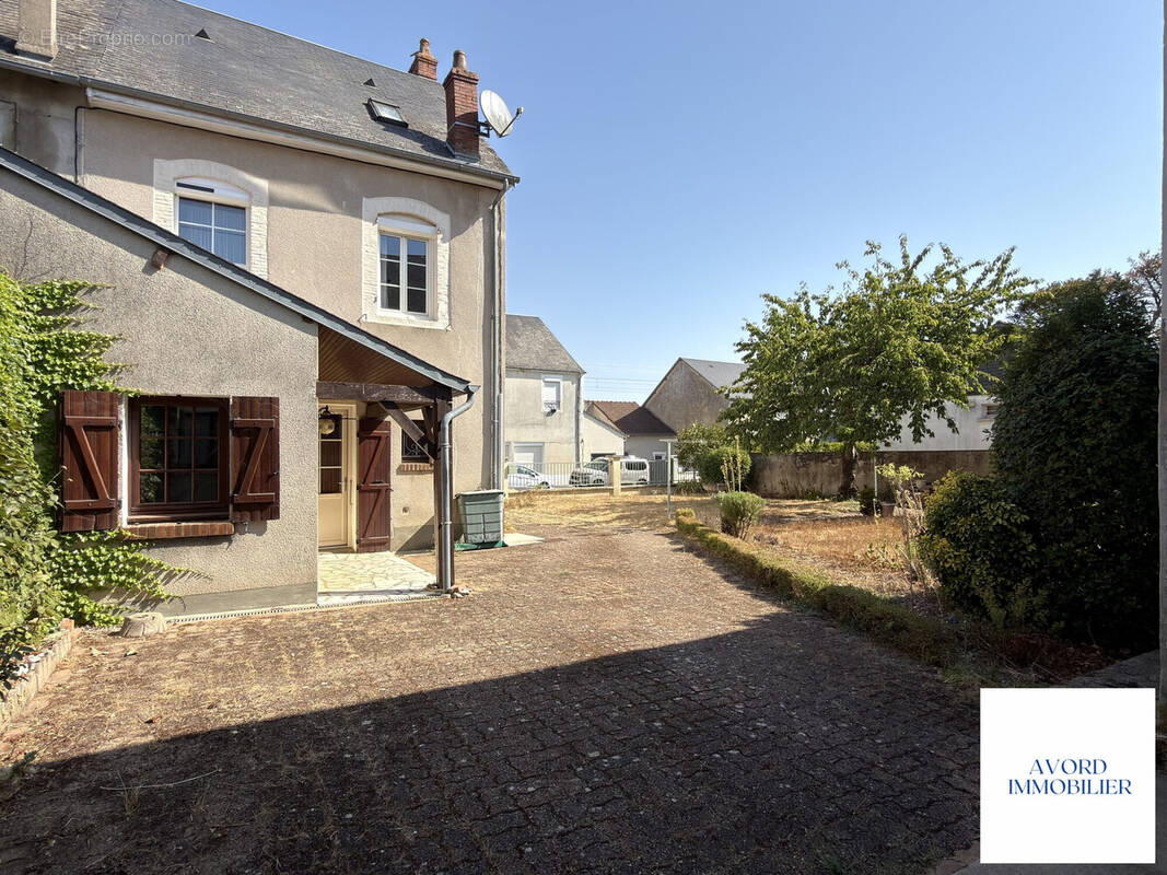 Maison à AVORD