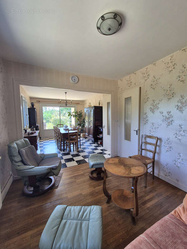 Maison de plain-pied avec 2 644 m2 de terrain st jean sur veyle - photo 7