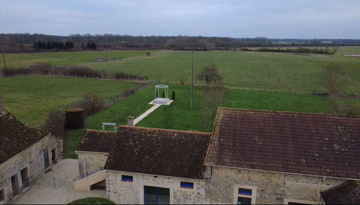Commerce à LE CHATELET-EN-BRIE