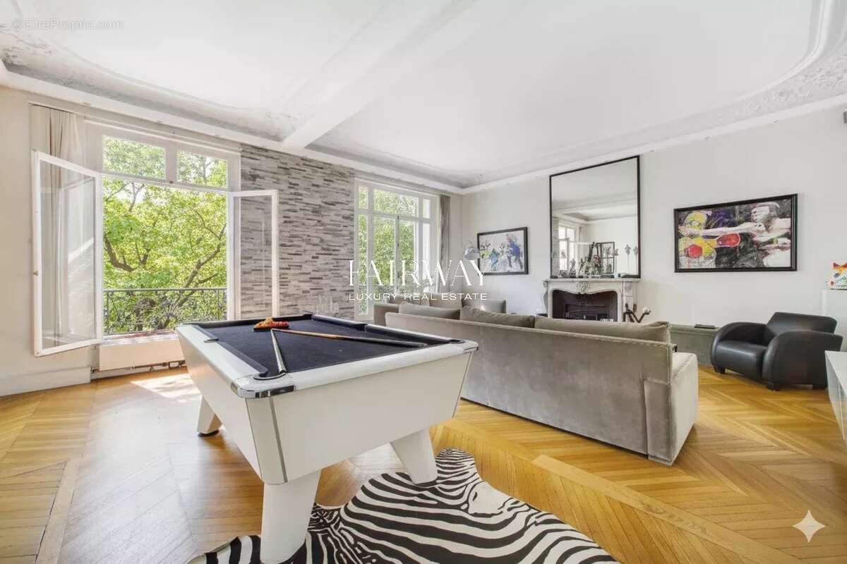 Appartement à PARIS-16E