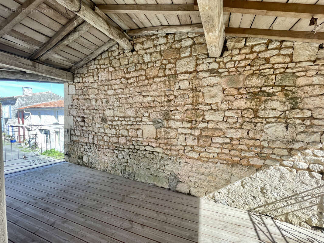 Maison à CRAZANNES