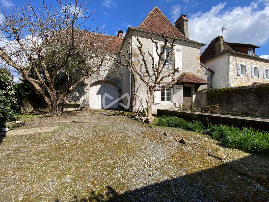 Maison à MASLACQ