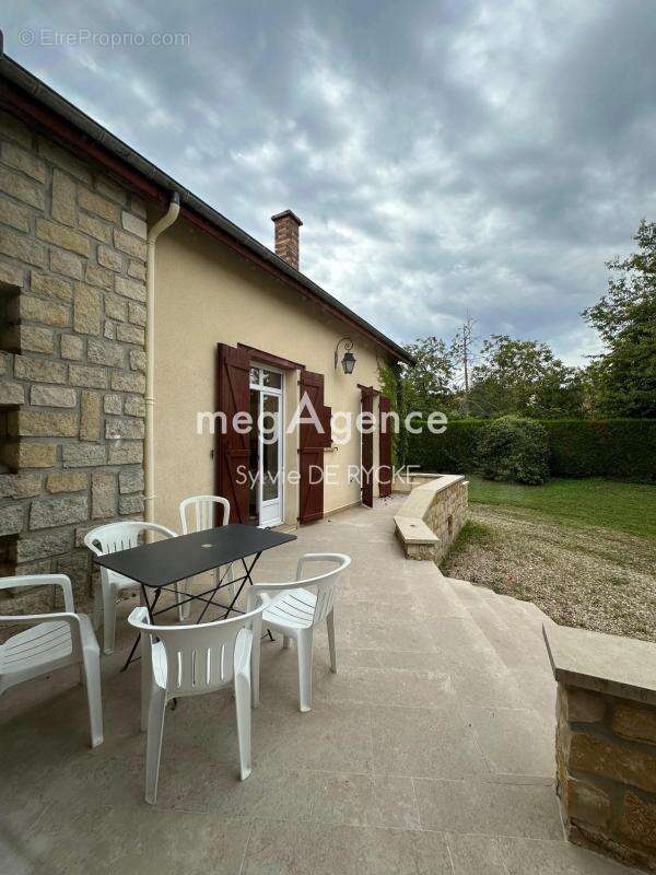 Maison à PONT-SUR-YONNE