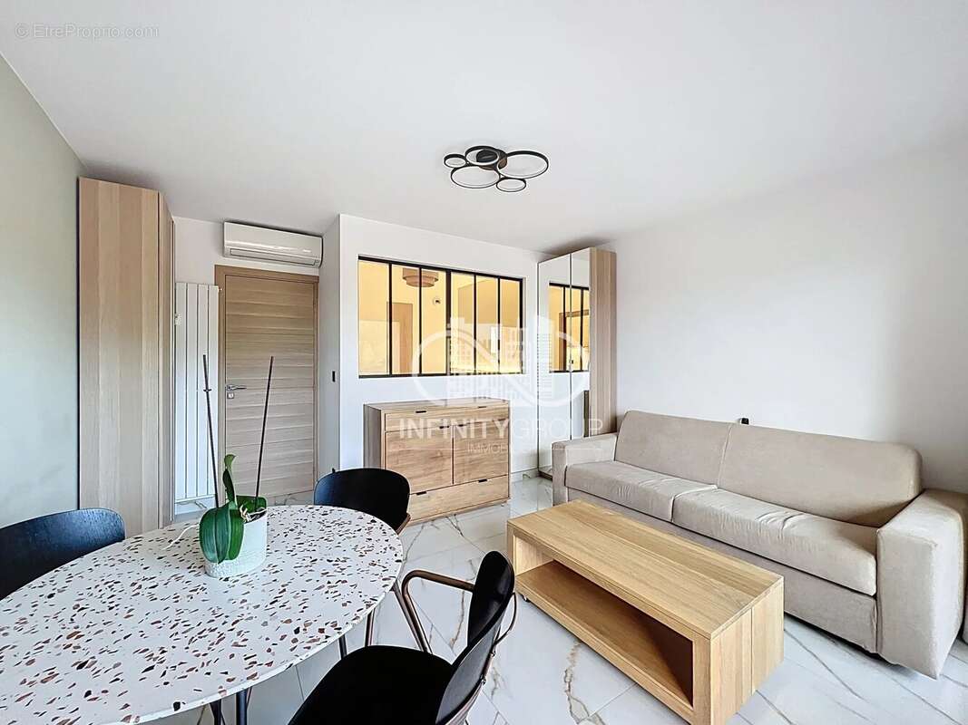 Appartement à VALLAURIS