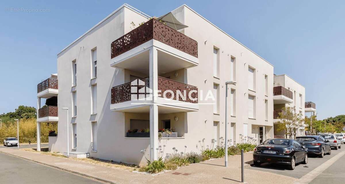 LES SABLES D'OLONNE - Appartement T3 avec terrasse , parking aérien et box en sous-sol dans résidence de 2017 - photo 3