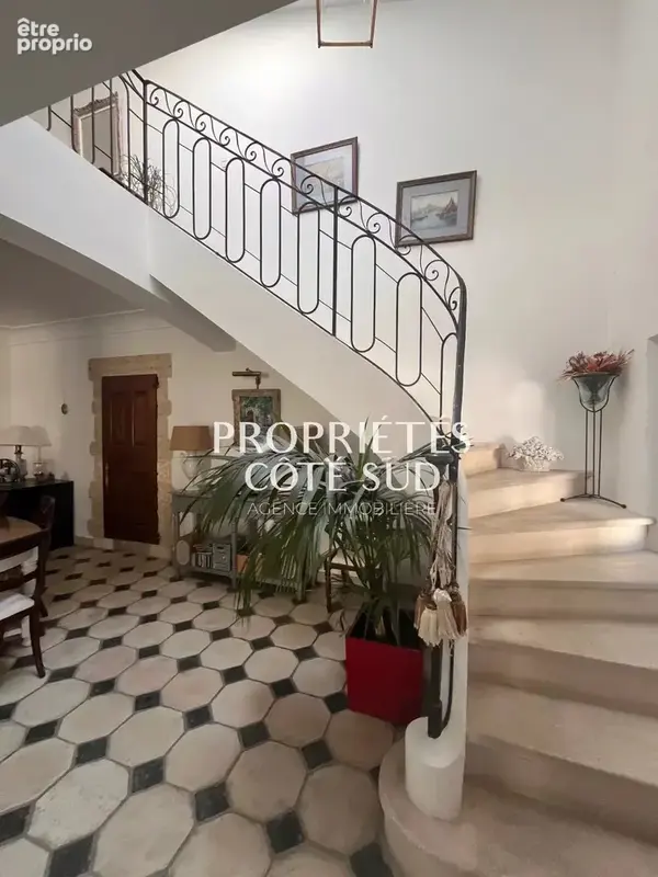 Pujaut, maison de caractère 246 m2  piscine  165 m2 de potentiel- **750 000 €  exclusivité** - photo 6