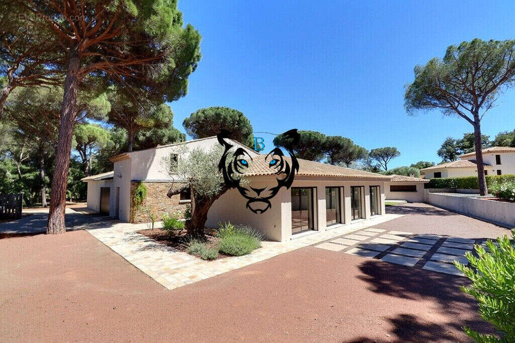 Maison à ROQUEBRUNE-SUR-ARGENS