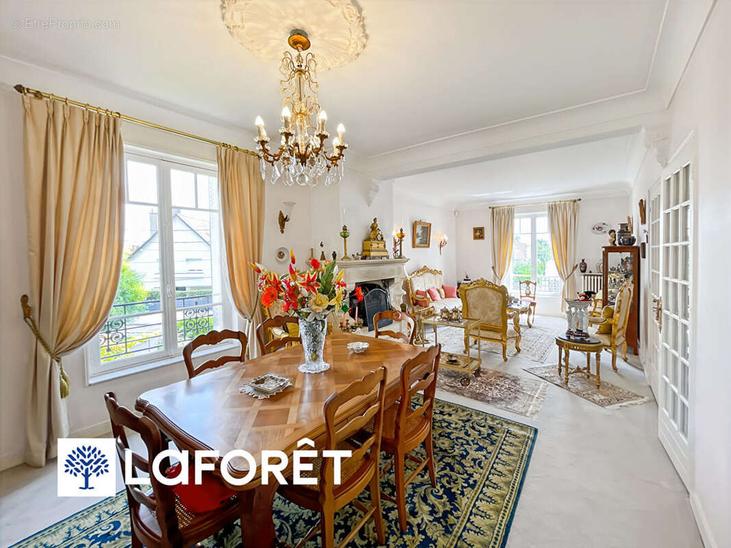 Maison à SAINTE-GENEVIEVE-DES-BOIS