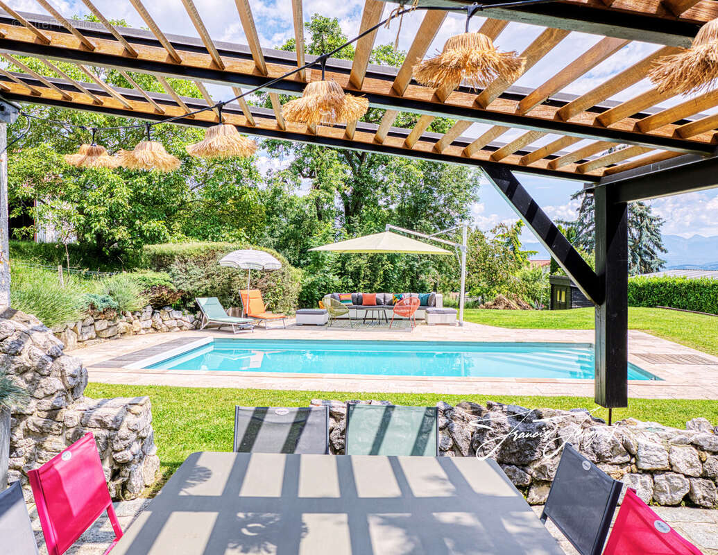 Maison à PERS-JUSSY