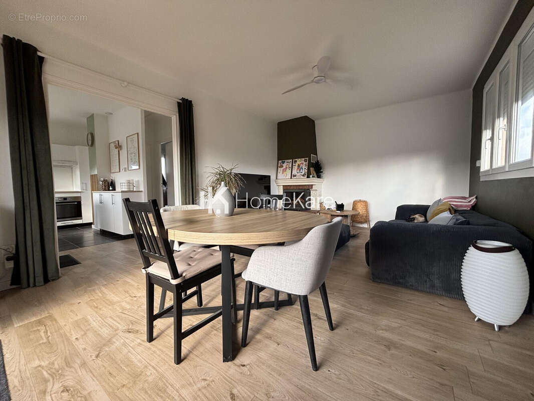 Appartement à BEAUZELLE