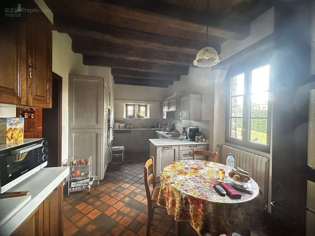 Maison à SAINT-ETIENNE-DE-MAURS