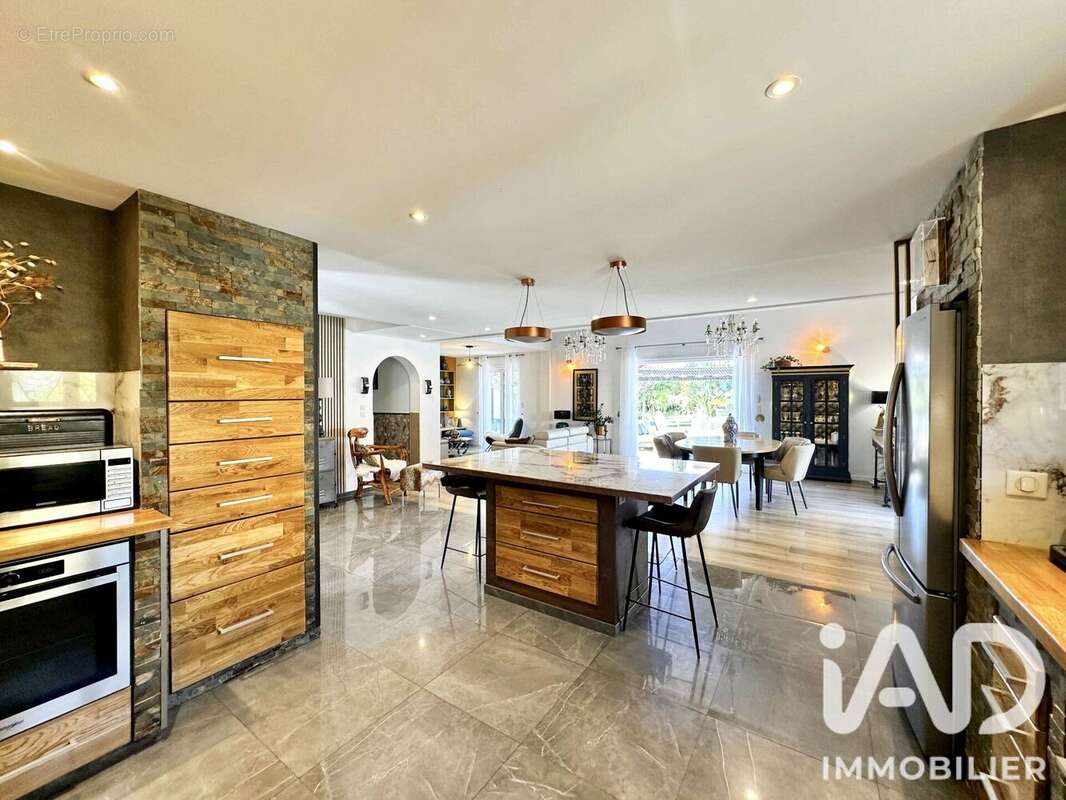 Maison 163 m² à Frejus  - photo 2