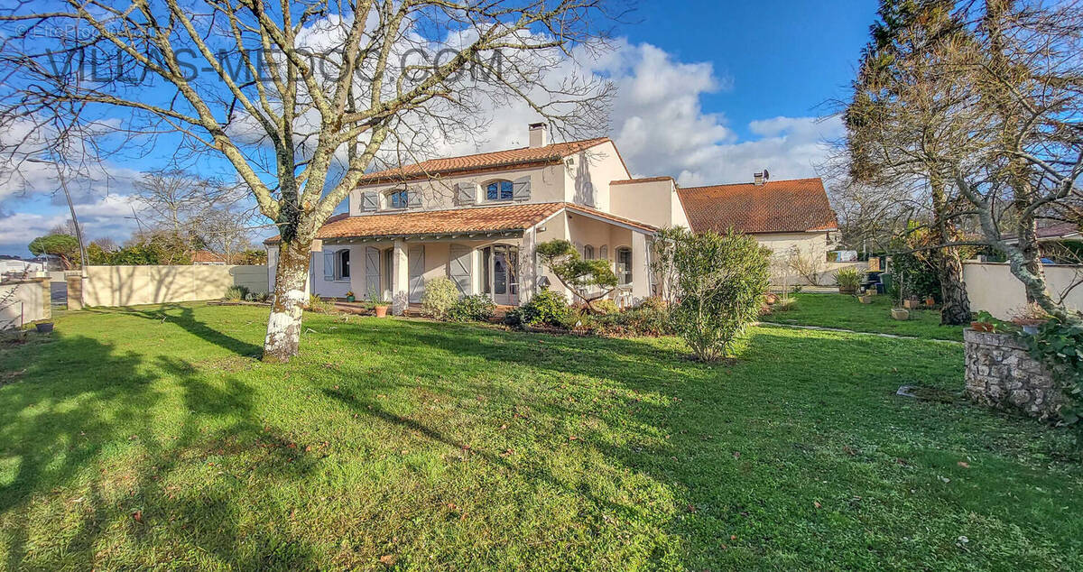 Maison à VENDAYS-MONTALIVET