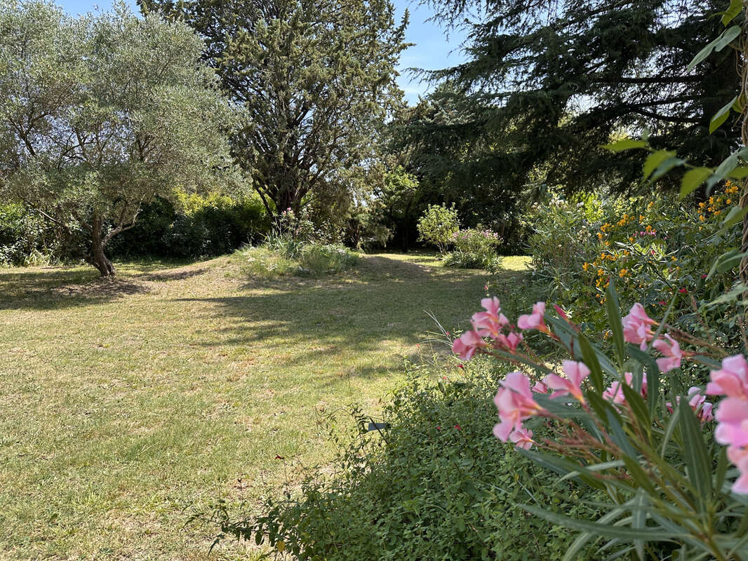 Villa t6 sur 1172 m2 - photo 3