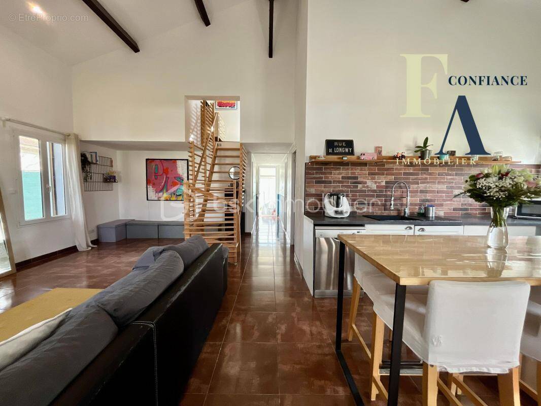 Maison à COURNONTERRAL